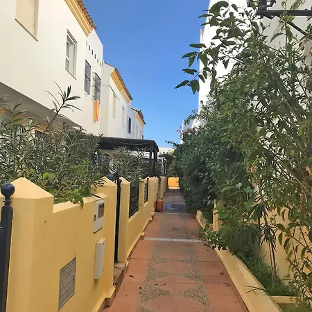 Casa de Férias Huerta Enmedio 15 Terraced House In Tranquil Location In Conil Center Sleeps 4