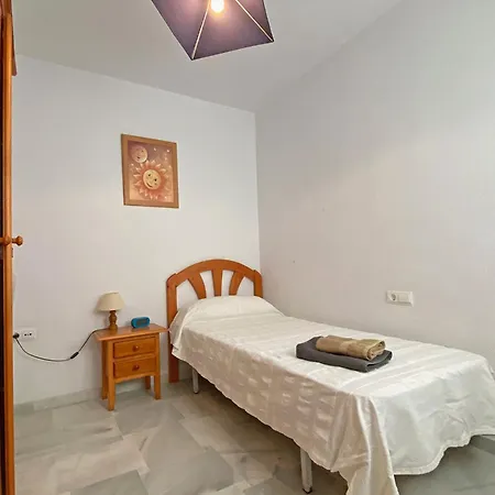 Huerta Enmedio 15 Terraced House In Tranquil Location In Conil Center Sleeps 4 Дом отдыха *