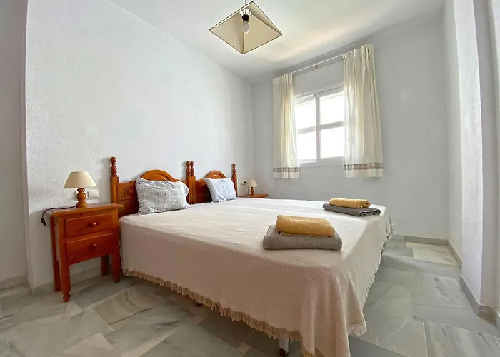 Huerta Enmedio 15 Terraced House In Tranquil Location In Conil Center Sleeps 4 بيت للعطل